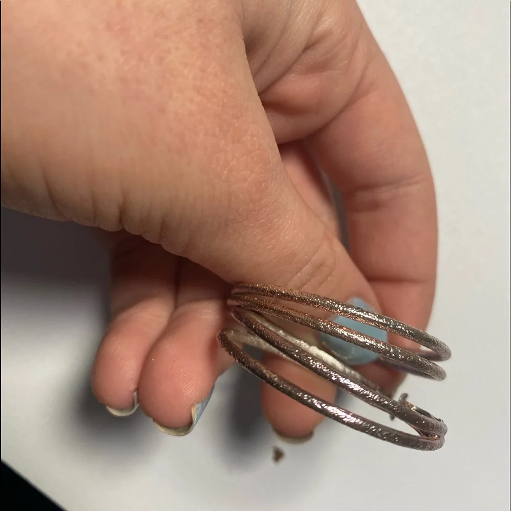 Hoop earrings - Picture 9 of 12